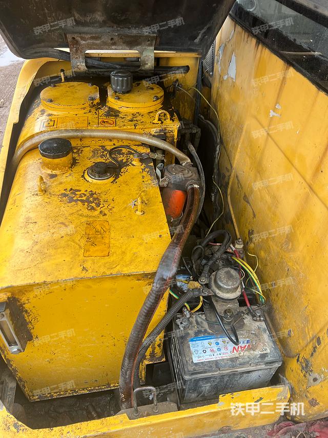 回轉(zhuǎn)馬達和主控閥（整機外觀）