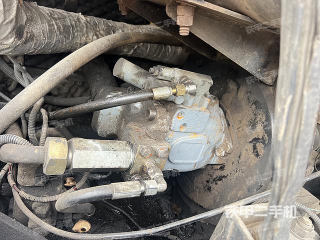 液壓泵艙室正面整體（整機外觀）