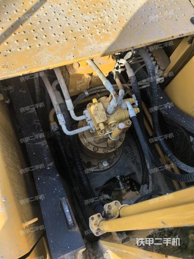 回轉(zhuǎn)馬達(dá)和主控閥(整機(jī)外觀) 回轉(zhuǎn)馬達(dá)和主控閥(整機(jī)外觀)