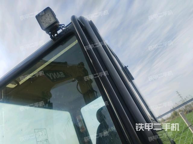 駕駛室頂部(整機外觀) 駕駛室頂部(整機外觀)