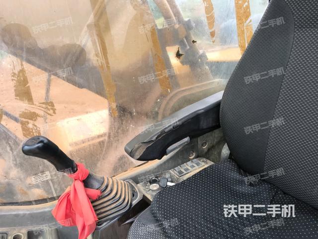 右側(cè)玻璃角標(biāo)（駕駛室部分）