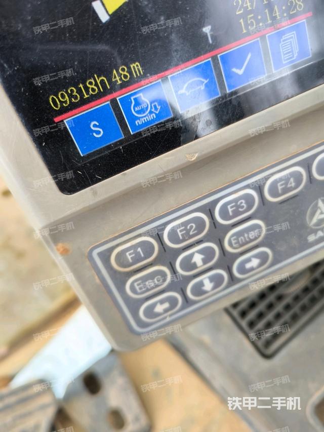 座椅右側(cè)控制臺(tái)/鑰匙門/油門/含右手柄（駕駛室部分）