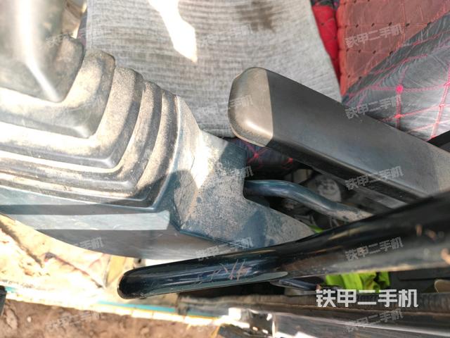 座椅右側(cè)控制臺/鑰匙門/油門/含右手柄(駕駛室部分) 座椅右側(cè)控制臺/鑰匙門/油門/含右手柄(駕駛室部分)