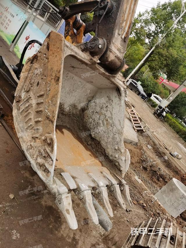 鏟斗右后整體（工作和回轉(zhuǎn)裝置）