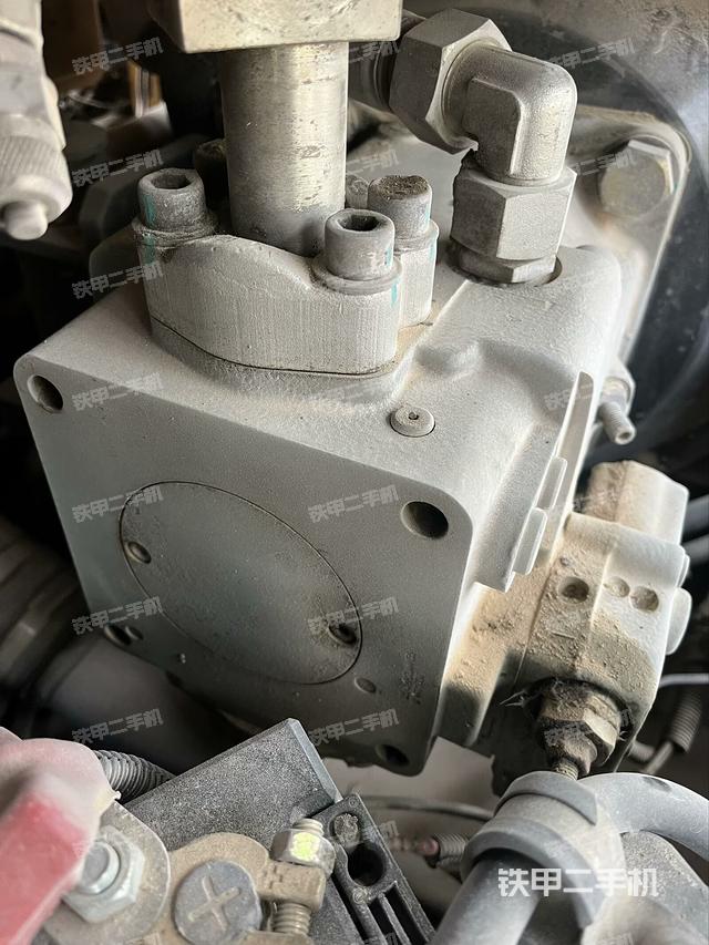 液壓泵艙室正面整體(整機(jī)外觀) 液壓泵艙室正面整體(整機(jī)外觀)