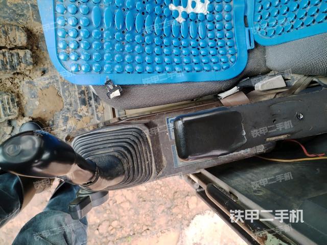 座椅左側(cè)控制臺(tái)/音響/含左手柄（駕駛室部分）