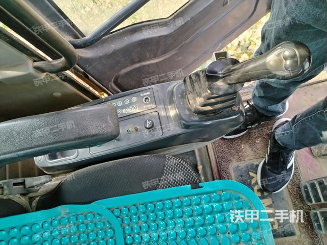 座椅右側(cè)控制臺(tái)/鑰匙門/油門/含右手柄（駕駛室部分）