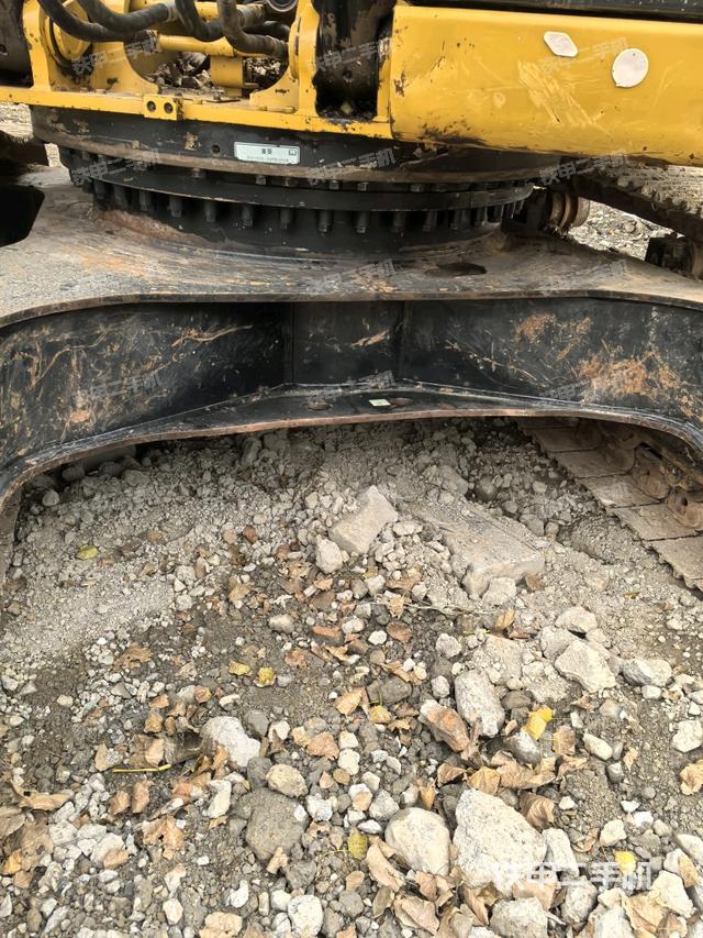 轉(zhuǎn)盤和下車架正前（工作和回轉(zhuǎn)裝置）