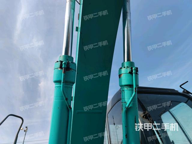 大臂油缸整體?豎拍(工作和回轉(zhuǎn)裝置) 大臂油缸整體?豎拍(工作和回轉(zhuǎn)裝置)