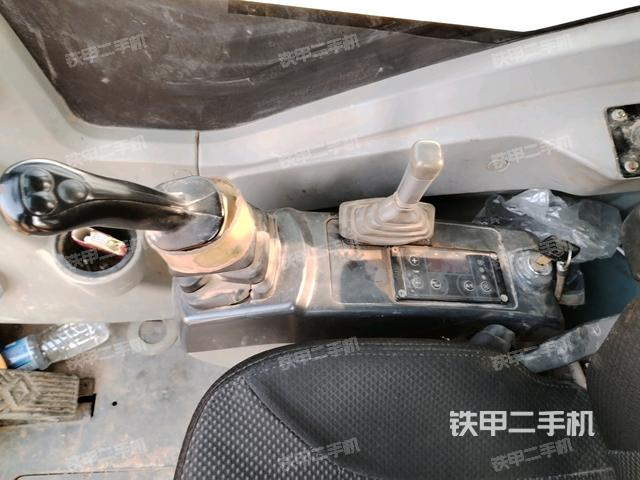 座椅右側(cè)控制臺(tái)/鑰匙門/油門/含右手柄（駕駛室部分）