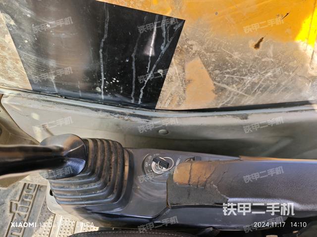 座椅左側(cè)控制臺/音響/含左手柄(駕駛室部分) 座椅左側(cè)控制臺/音響/含左手柄(駕駛室部分)