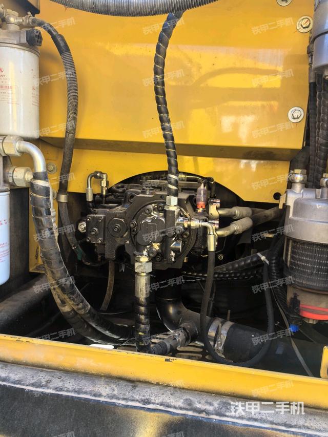 液壓泵艙室正面整體(整機(jī)外觀) 液壓泵艙室正面整體(整機(jī)外觀)