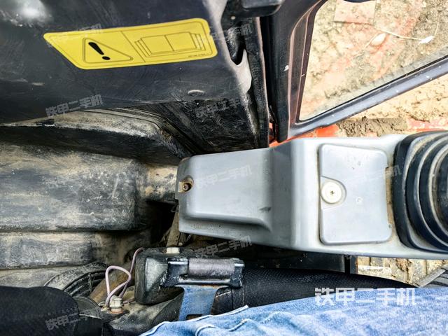 座椅左側(cè)控制臺/音響/含左手柄（駕駛室部分）