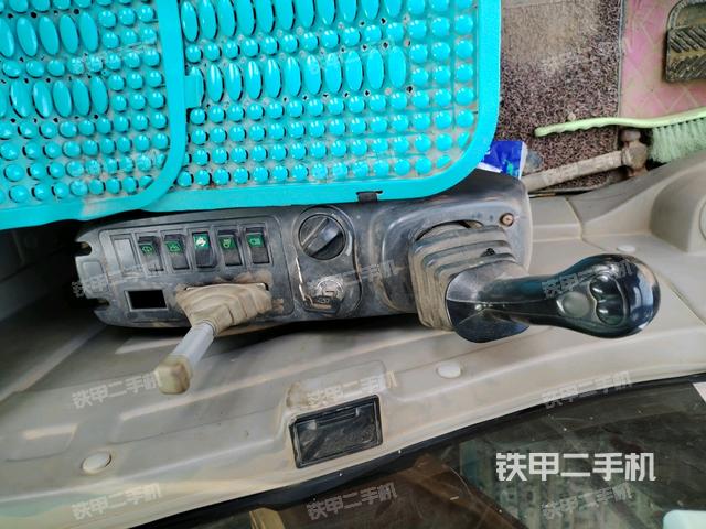 座椅左側(cè)控制臺(tái)/音響/含左手柄（駕駛室部分）