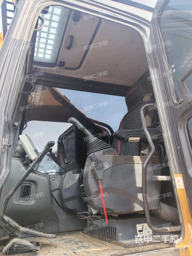 駕駛室整體（整機(jī)外觀）