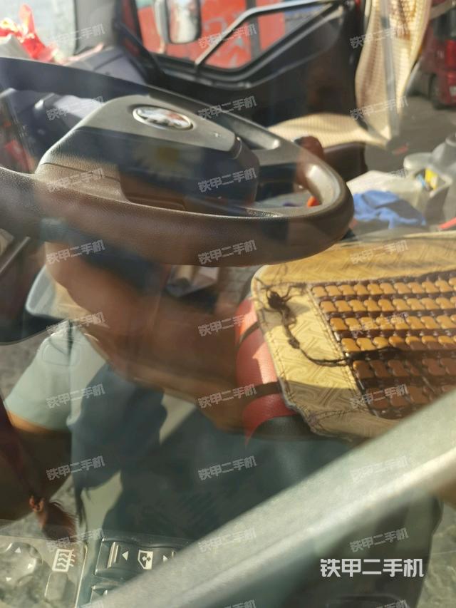 駕駛室內(nèi)部(駕駛室/操作室) 駕駛室內(nèi)部(駕駛室/操作室)