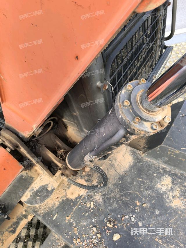 大臂根部?斜（工作和回轉(zhuǎn)裝置）