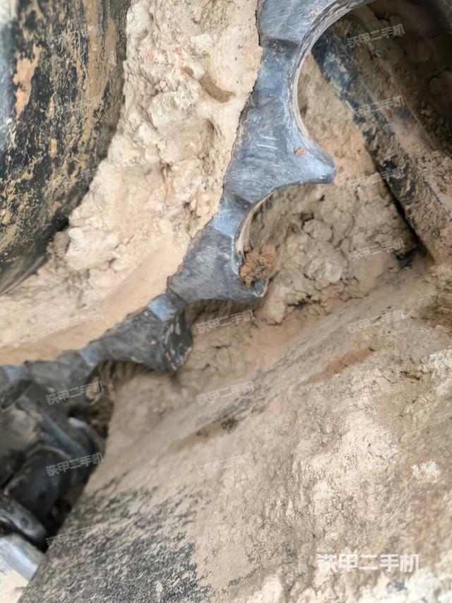 左驅(qū)動(dòng)輪（行走機(jī)構(gòu)）