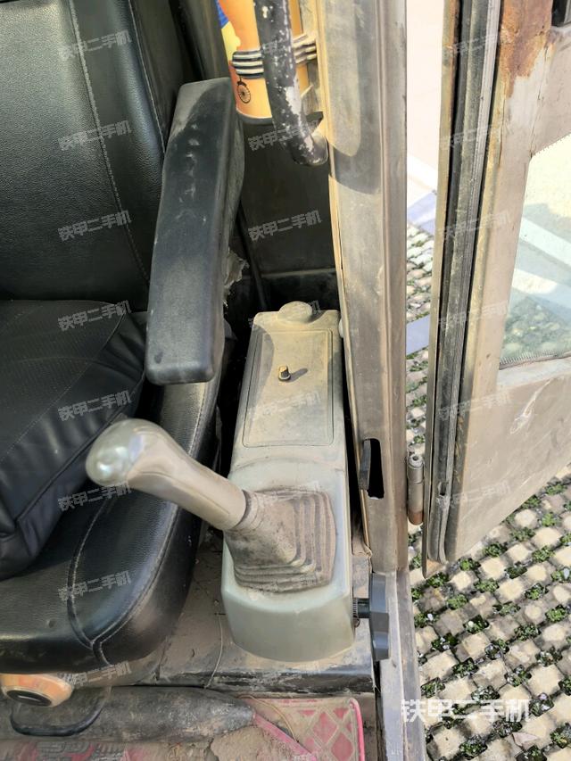 座椅左側(cè)控制臺(tái)/音響/含左手柄（駕駛室部分）