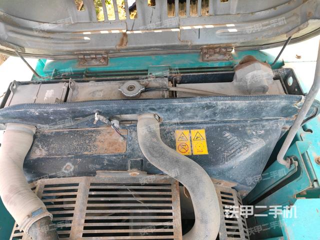 氣門室蓋螺絲特寫(上車部件) 氣門室蓋螺絲特寫(上車部件)