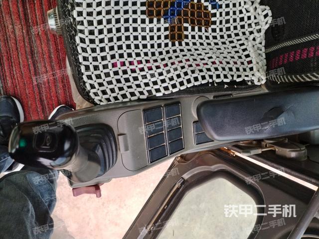 座椅左側(cè)控制臺(tái)/音響/含左手柄(駕駛室部分) 座椅左側(cè)控制臺(tái)/音響/含左手柄(駕駛室部分)