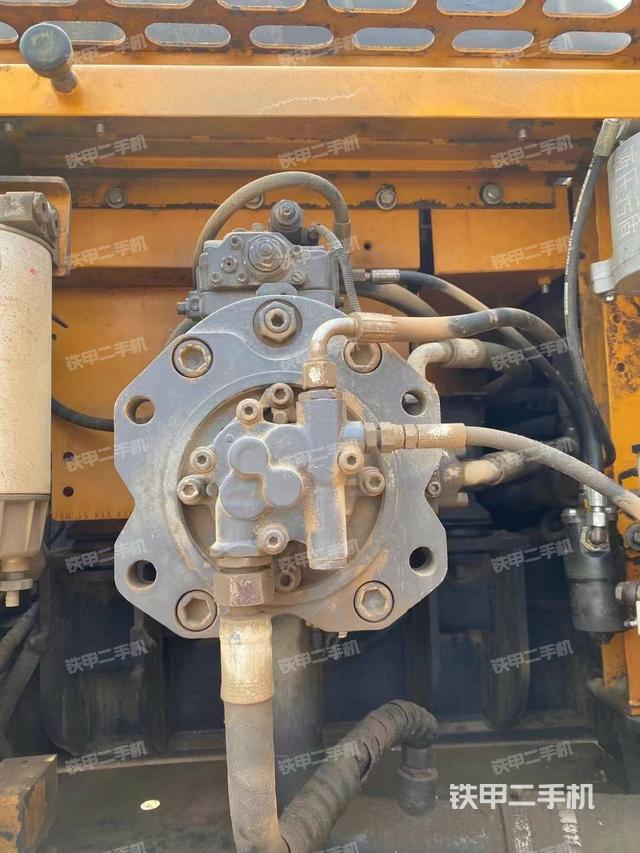 液壓泵艙室正面整體（整機(jī)外觀）