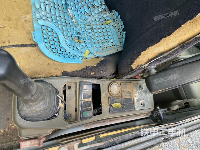 座椅左側(cè)控制臺(tái)/音響/含左手柄（駕駛室部分）