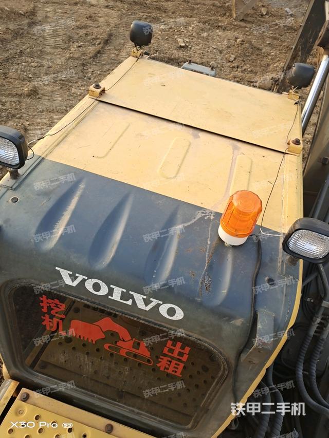 駕駛室頂部(整機(jī)外觀) 駕駛室頂部(整機(jī)外觀)