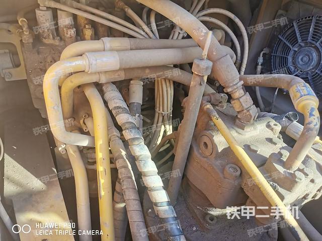 回轉(zhuǎn)馬達(dá)和主控閥（整機(jī)外觀）