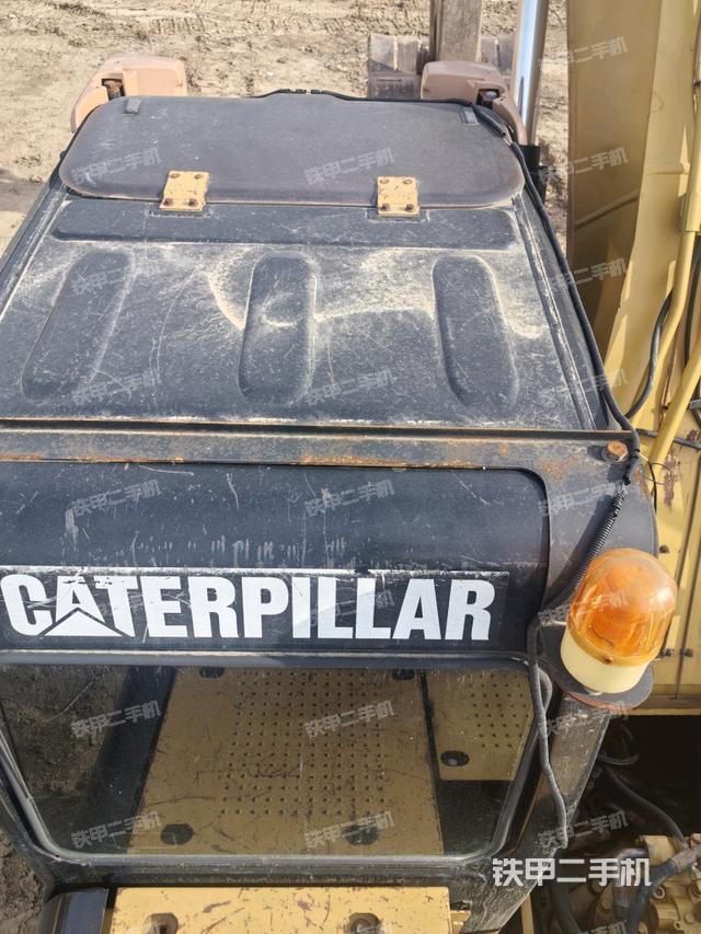 駕駛室頂部（整機(jī)外觀(guān)）