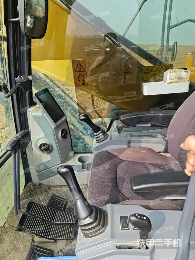 駕駛室頂部（整機(jī)外觀）