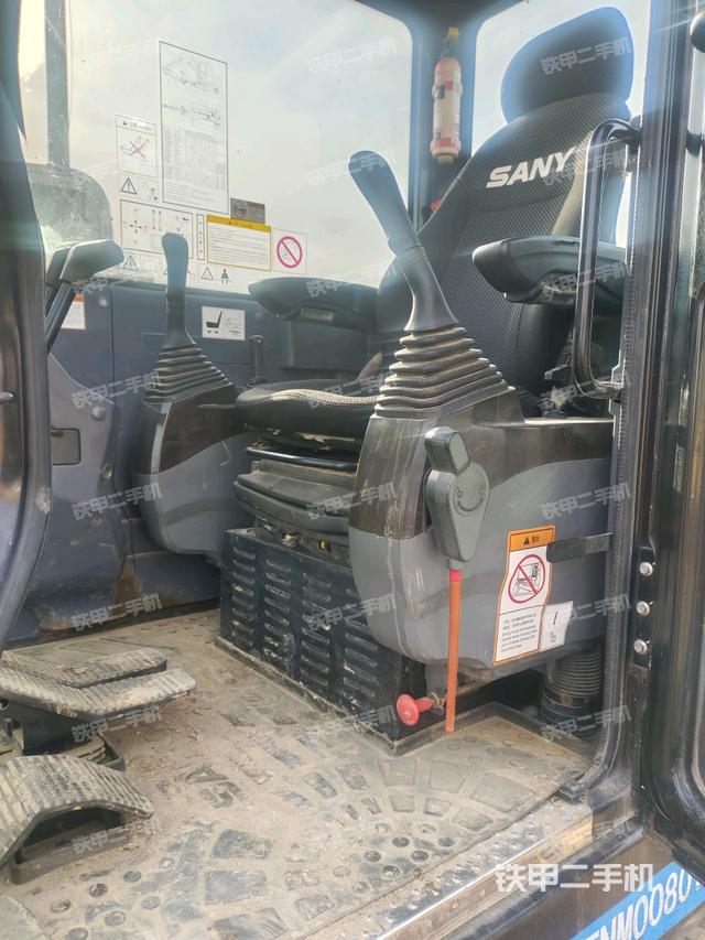 駕駛室整體(整機外觀) 駕駛室整體(整機外觀)