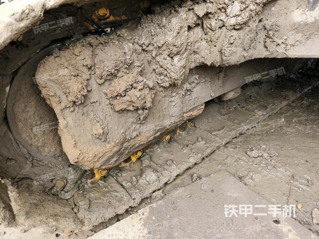 右側(cè)履帶整體(行走機(jī)構(gòu)) 右側(cè)履帶整體(行走機(jī)構(gòu))