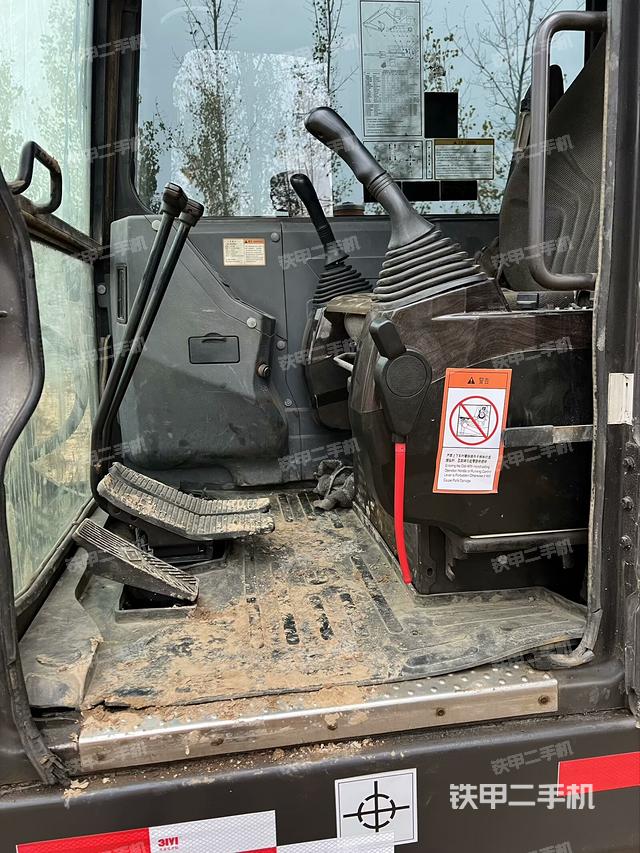 駕駛室頂部（整機(jī)外觀）