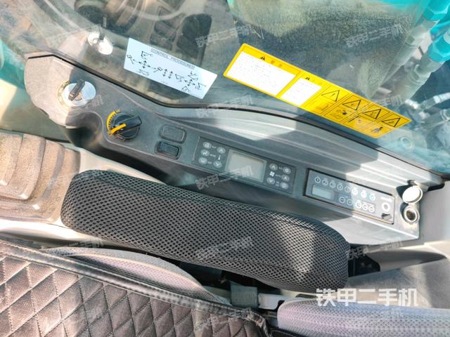 座椅右側(cè)控制臺/鑰匙門/油門/含右手柄（駕駛室部分）