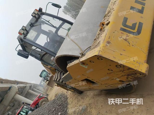 整機(jī)右側(cè)(設(shè)備外觀及核心部件) 整機(jī)右側(cè)(設(shè)備外觀及核心部件)