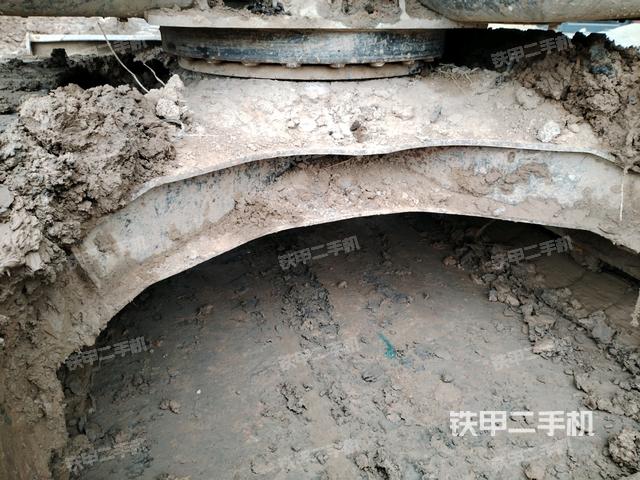 轉(zhuǎn)盤和下車架正前（工作和回轉(zhuǎn)裝置）