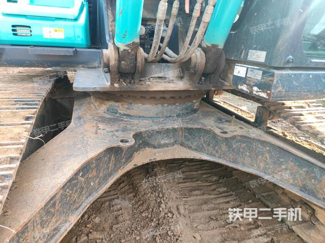 轉(zhuǎn)盤和下車架正前（工作和回轉(zhuǎn)裝置）