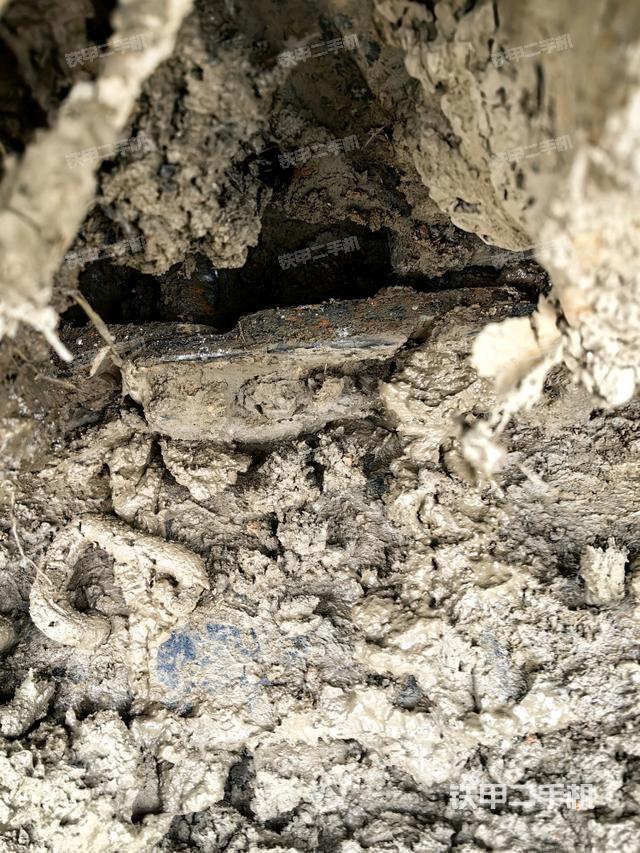 左驅(qū)動輪（行走機構(gòu)）