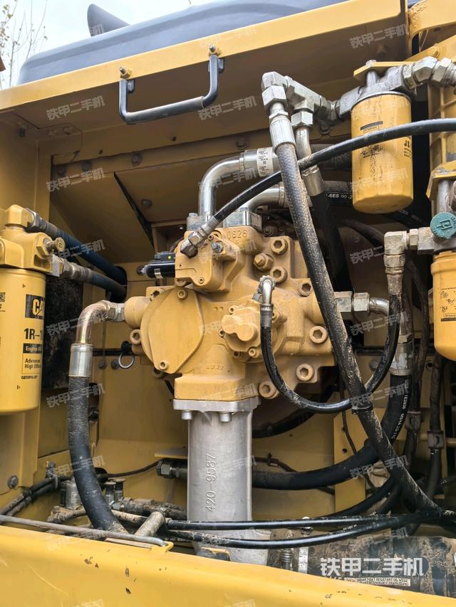 液壓泵斜45?右（大件艙室）