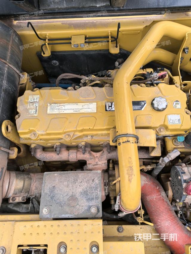 發(fā)動(dòng)機(jī)室（上車部件）