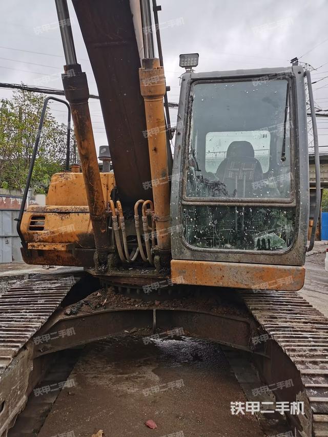 大臂油缸整體?豎拍（工作和回轉(zhuǎn)裝置）