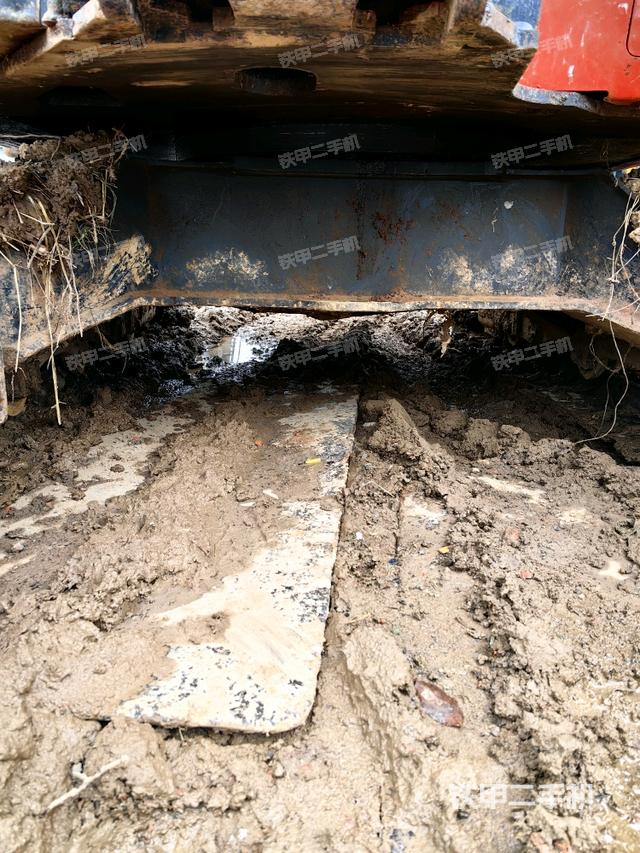 轉(zhuǎn)盤和下車架正前（工作和回轉(zhuǎn)裝置）