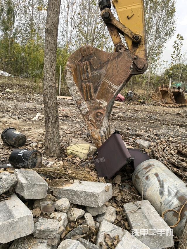 鏟斗右后整體（工作和回轉(zhuǎn)裝置）