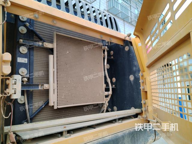 散熱器正面(大件艙室) 散熱器正面(大件艙室)