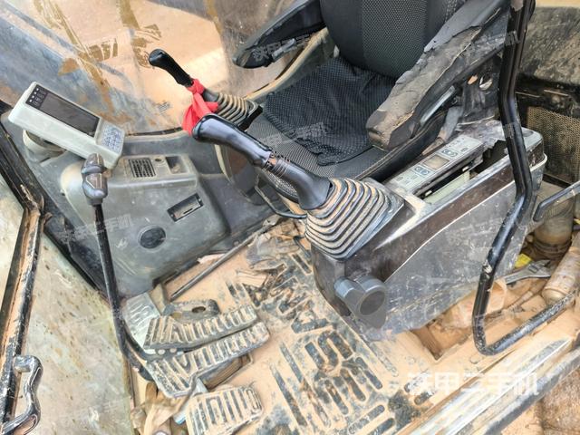 座椅左側(cè)控制臺(tái)/音響/含左手柄（駕駛室部分）