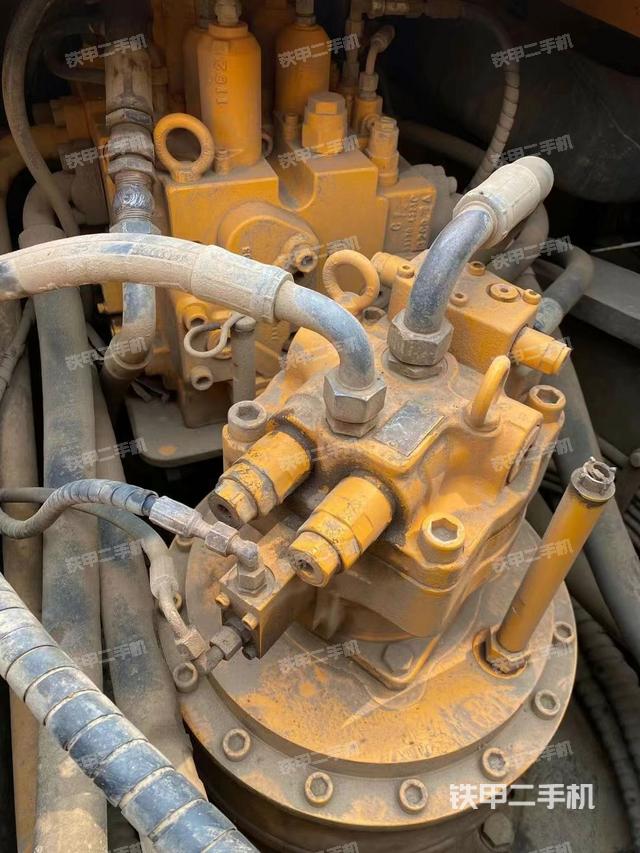 回轉(zhuǎn)馬達(dá)和主控閥（整機(jī)外觀）