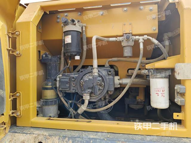 液壓泵艙室正面整體（整機(jī)外觀）