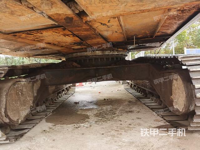 轉(zhuǎn)盤和下車架正前（工作和回轉(zhuǎn)裝置）