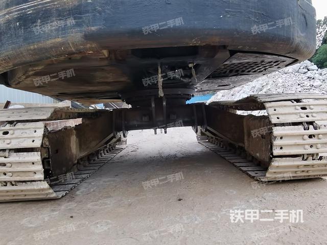 轉(zhuǎn)盤和下車架正前（工作和回轉(zhuǎn)裝置）